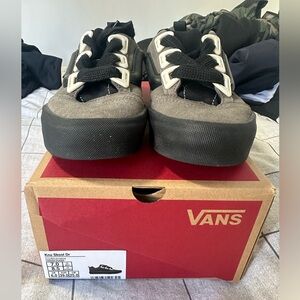 Vans Knu School Dr Mens Size 7 basically new .